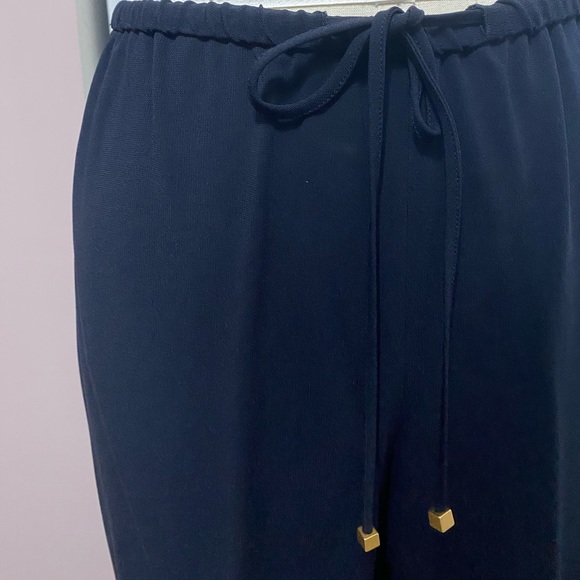 Beautiful navy blue pants - Picture 3 of 6